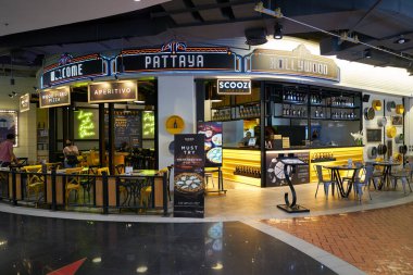 PATTAYA, THAILAND - CIRCA APRIL, 2023: Terminal 21 Pattaya 'nın iç çekimi.