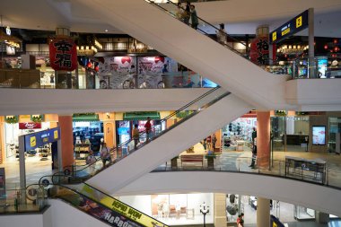 PATTAYA, THAILAND - CIRCA APRIL, 2023: Terminal 21 Pattaya 'nın iç çekimi.