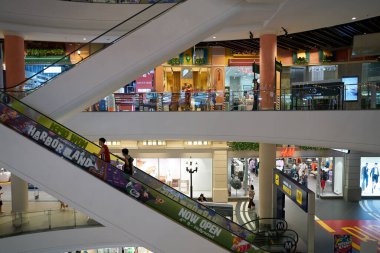PATTAYA, THAILAND - CIRCA APRIL, 2023: Terminal 21 Pattaya 'nın iç çekimi.