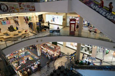 PATTAYA, THAILAND - CIRCA APRIL, 2023: Terminal 21 Pattaya 'nın iç çekimi.