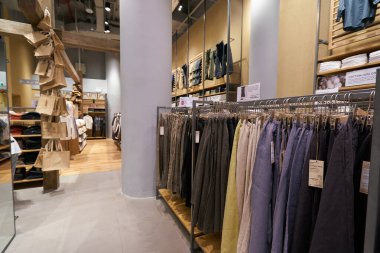 HO CHI MINH CITY, VİETNAM - CIRCA MARCH, 2023: Crescent Mall 'daki Muji mağazasının içi. Muji, çok çeşitli ev ve tüketim malları satan bir Japon perakende şirketidir..