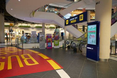 PATTAYA, THAILAND - CIRCA APRIL, 2023: Terminal 21 Pattaya 'nın iç çekimi.