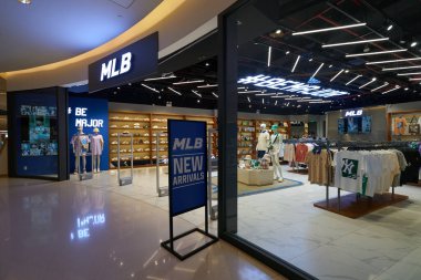 HO CHI MINH CITY, VİETNAM - CIRCA MARCH, 2023: Crescent Mall 'daki MLB perakende mağazasının girişi.