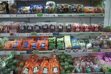PATTAYA, THAILAND - CIRCA APRIL, 2023: Pattaya 'daki Foodland süpermarketinin iç çekimi.