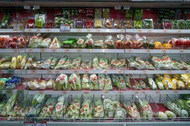 PATTAYA, THAILAND - CIRCA APRIL, 2023: Pattaya 'daki Foodland süpermarketinin iç çekimi.