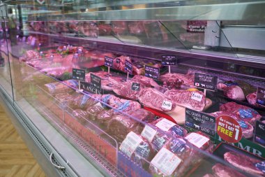 PATTAYA, THAILAND - CIRCA APRIL, 2023: Pattaya 'daki Foodland süpermarketinin iç çekimi.