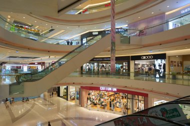 HO CHI MINH CITY, VİETNAM - CIRCA MARCH, 2023: Crescent Mall 'ın iç çekimi.