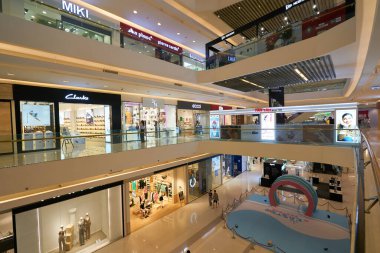 HO CHI MINH CITY, VİETNAM - CIRCA MARCH, 2023: Crescent Mall 'ın iç çekimi.