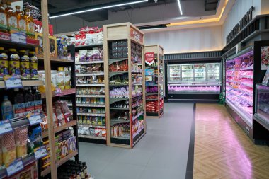 PATTAYA, THAILAND - CIRCA APRIL, 2023: Pattaya 'daki Foodland süpermarketinin iç çekimi.