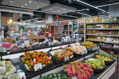 PATTAYA, THAILAND - CIRCA APRIL, 2023: Pattaya 'daki Foodland süpermarketinin iç çekimi.