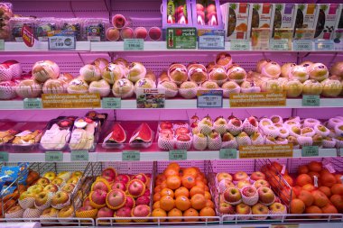 PATTAYA, THAILAND - CIRCA APRIL, 2023: Pattaya 'daki Foodland süpermarketinin iç çekimi.