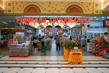 PATTAYA, THAILAND - CIRCA Nisan 2023: Pattaya 'daki Foodland süpermarketine giriş.