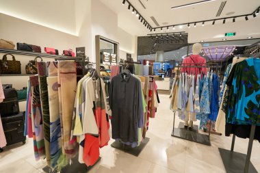 HO CHI MINH CITY, VİETNAM - CIRCA MARCH, 2023: Crescent Mall 'daki Parfois perakende mağazasının içi. Parfois Portekizli bir kadın aksesuar markasıdır..