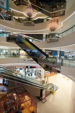 HO CHI MINH CITY, VİETNAM - CIRCA MARCH, 2023: Crescent Mall 'ın iç çekimi.