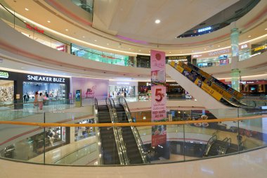 HO CHI MINH CITY, VİETNAM - CIRCA MARCH, 2023: Crescent Mall 'ın iç çekimi.