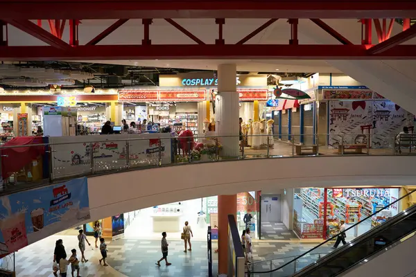 PATTAYA, THAILAND - CIRCA APRIL, 2023: Terminal 21 Pattaya 'nın iç çekimi.