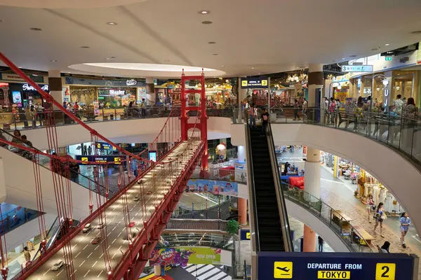 PATTAYA, THAILAND - CIRCA APRIL, 2023: 21 Pattaya Terminali 'nde görülen Golden Gate Köprüsü kopyası.