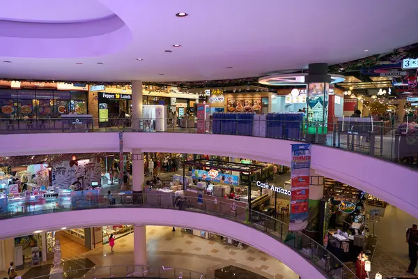 PATTAYA, THAILAND - CIRCA APRIL, 2023: Terminal 21 Pattaya 'nın iç çekimi.