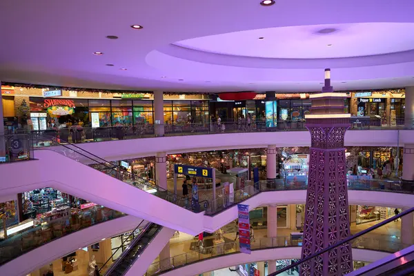 PATTAYA, THAILAND - CIRCA Nisan 2023: 21 Pattaya Terminali içindeki Eyfel Kulesi kopyası.
