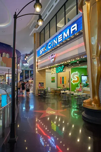 PATTAYA, THAILAND - CIRCA APRIL, 2023: Terminal 21 Pattaya 'daki metro restoranı.