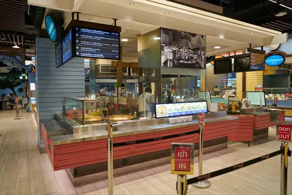 PATTAYA, THAILAND - CIRCA APRIL, 2023: Terminal 21 Pattaya 'daki yemek bölümü