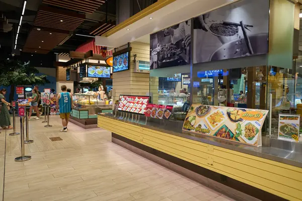 PATTAYA, THAILAND - CIRCA APRIL, 2023: Terminal 21 Pattaya 'daki yemek bölümü