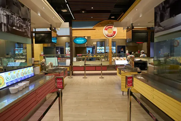 PATTAYA, THAILAND - CIRCA APRIL, 2023: Terminal 21 Pattaya 'daki yemek bölümü