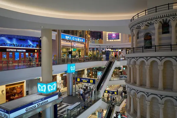 PATTAYA, THAILAND - CIRCA APRIL, 2023: Terminal 21 Pattaya 'nın iç çekimi.