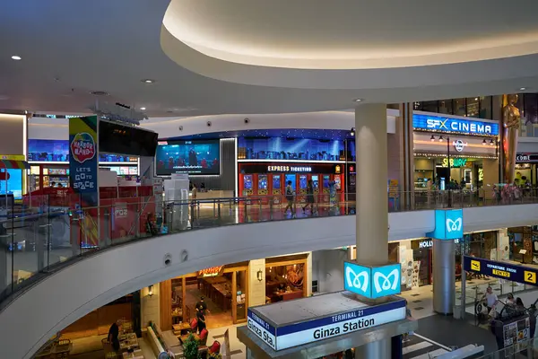 PATTAYA, THAILAND - CIRCA APRIL, 2023: Terminal 21 Pattaya 'nın iç çekimi.