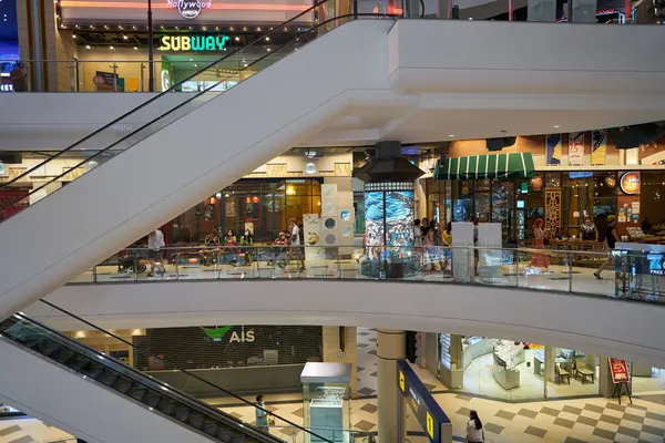 PATTAYA, THAILAND - CIRCA APRIL, 2023: Terminal 21 Pattaya 'nın iç çekimi.