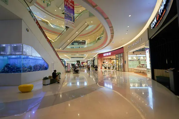 HO CHI MINH CITY, VİETNAM - CIRCA MARCH, 2023: Crescent Mall 'ın iç çekimi.