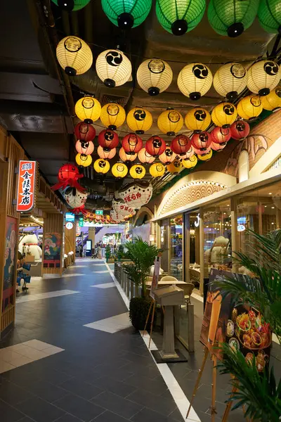 PATTAYA, THAILAND - CIRCA APRIL, 2023: Terminal 21 Pattaya 'nın iç çekimi.