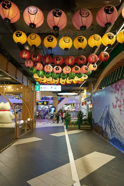 PATTAYA, THAILAND - CIRCA APRIL, 2023: Terminal 21 Pattaya 'nın iç çekimi.