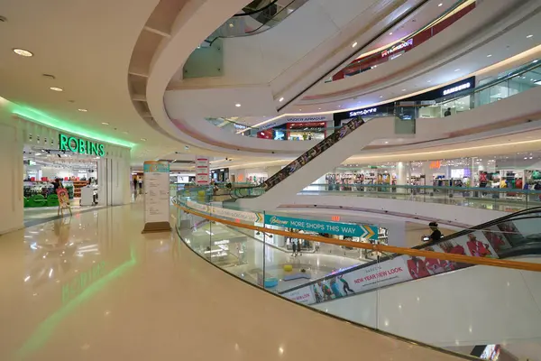 HO CHI MINH CITY, VİETNAM - CIRCA MARCH, 2023: Crescent Mall 'ın iç çekimi.