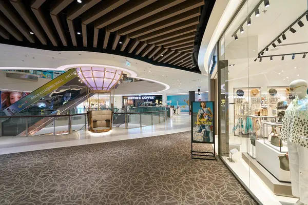 HO CHI MINH CITY, VİETNAM - CIRCA MARCH, 2023: Crescent Mall 'ın iç çekimi.