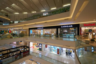 HO CHI MINH CITY, VİETNAM - CIRCA MARCH, 2023: Crescent Mall 'ın iç çekimi.