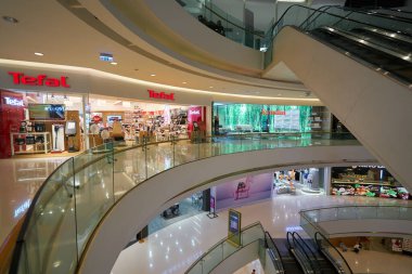 HO CHI MINH CITY, VİETNAM - CIRCA MARCH, 2023: Crescent Mall 'ın iç çekimi.