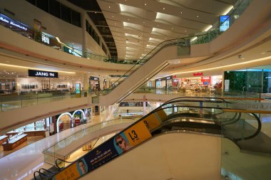 HO CHI MINH CITY, VİETNAM - CIRCA MARCH, 2023: Crescent Mall 'ın iç çekimi.
