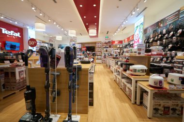 HO CHI MINH CITY, VİETNAM - CIRCA MARCH, 2023: Crescent Mall 'daki Tefal mağazasının içi