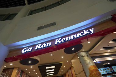 HO CHI MINH CITY, VİETNAM - CIRCA MARCH, 2023: Hilal Alışveriş Merkezi 'ndeki KFC fast food restoranı.