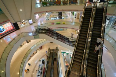 HO CHI MINH CITY, VİETNAM - CIRCA MARCH, 2023: Crescent Mall 'ın iç çekimi.