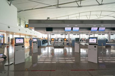 HO CHI MINH CITY, VİETNAM - CIRCA MARCH, 2023: Tan Son Nhat Uluslararası Havalimanı 'nda kontrol.