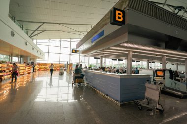 HO CHI MINH CITY, VİETNAM - CIRCA MARCH, 2023: Tan Son Nhat Uluslararası Havalimanı 'nda kontrol.