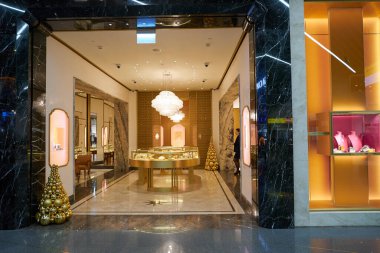 MOSCOW, RUSSIA - CIRCA JANUARY, 2023: Sheremetyevo Alexander S. Pushkin Uluslararası Havalimanı 'ndaki Bvlgari mağazasının girişi.