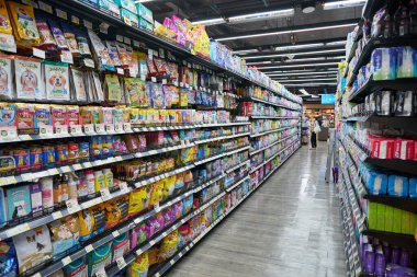 BANGKOK, THAILAND - CIRCA MARCH, 2023: SENA festivalindeki Villa Market süpermarketinin iç çekimi.