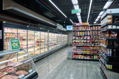 BANGKOK, THAILAND - CIRCA MARCH, 2023: SENA festivalindeki Villa Market süpermarketinin iç çekimi.
