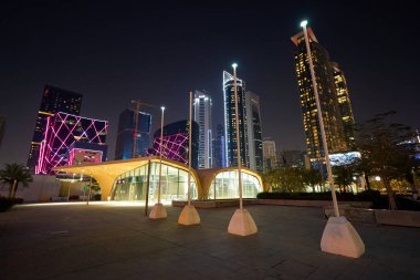 DOHA, Katar - CIRCA MARCH, 2023: Doha 'nın sokak manzarası. 