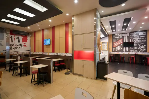 HO CHI MINH CITY, VİETNAM - CIRCA MARCH, 2023: Hilal Alışveriş Merkezi 'ndeki KFC fast food restoranı.