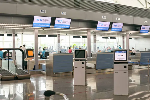 HO CHI MINH CITY, VİETNAM - CIRCA MARCH, 2023: Tan Son Nhat Uluslararası Havalimanı 'nda kontrol.