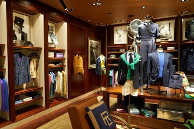 ŞARKI - NOVEMBER 05, 2023: Marina Bay Sands 'deki dükkanda Ralph Lauren' in iç çekimleri.